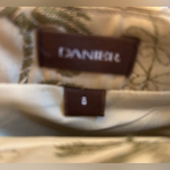 EUC DANIER Embroidered Skirt - Picture 3 of 4